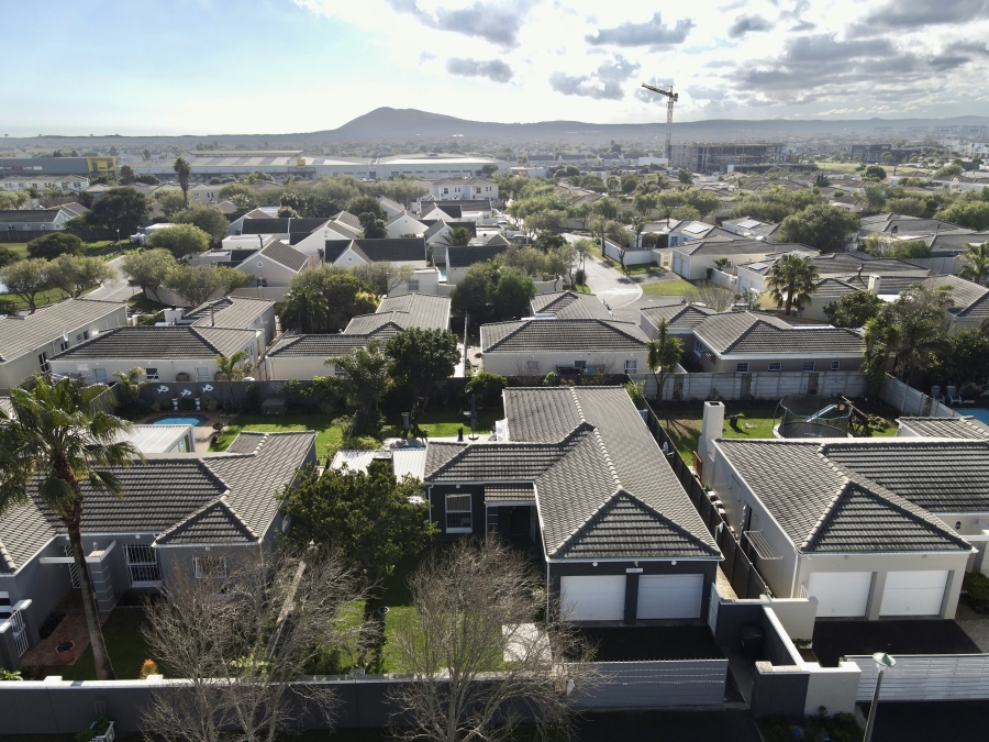 3 Bedroom Property for Sale in Sunningdale Western Cape